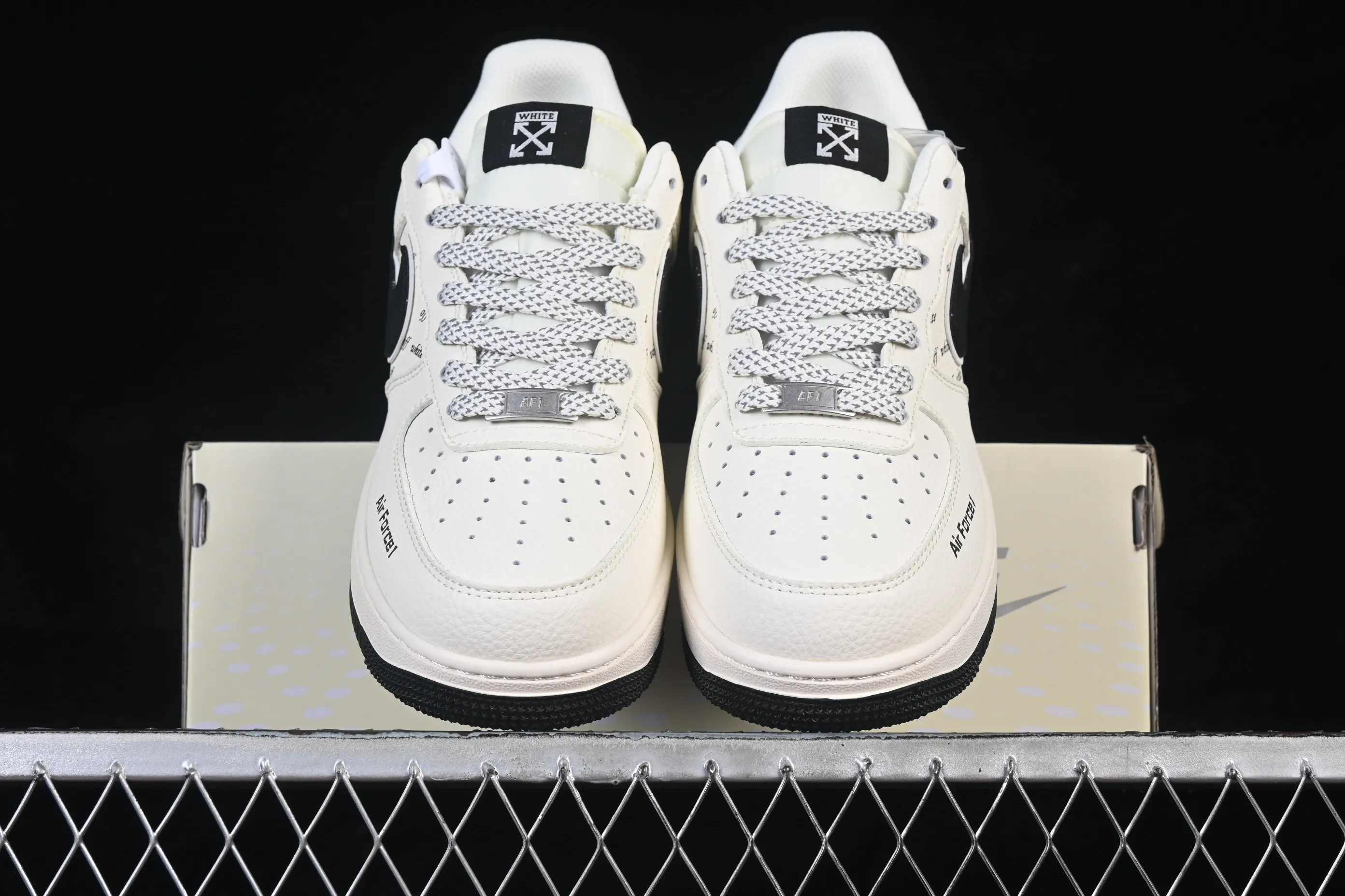 All categories Nk Air Force 1 Air Force series Nk Air Force 1 Low Air Force low top Nike Air Force 1'07 Low joint beige black hook Air Force 1 low top casual sneakers SM6668-117